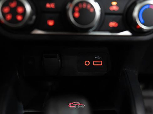 Used 2025 Nissan Versa SV image 31