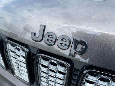 Used 2019 Jeep Grand Cherokee Altitude AWD/4WD image 32