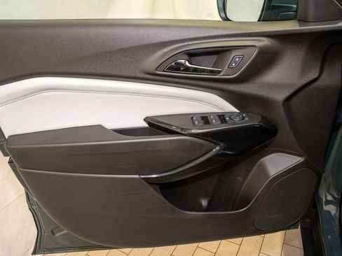 Used 2025 Chevrolet Trax LT w/ Driver Confidence Package image 11