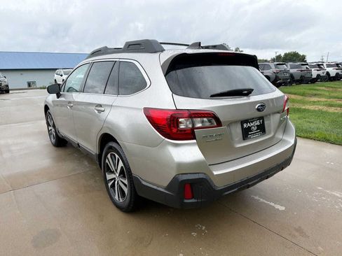 Used 2018 Subaru Outback 2.5i Limited AWD/4WD image 4