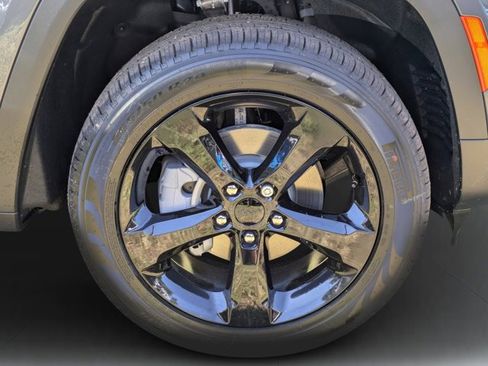 New 2025 Jeep Grand Cherokee Limited w/ Black Appearance Package image 9