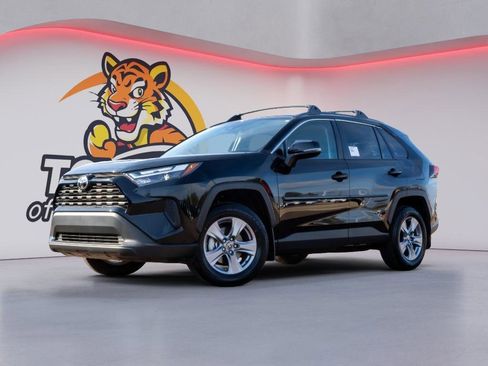 Used 2025 Toyota RAV4 XLE image 1