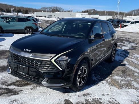 Used 2023 Kia Sportage LX image 1
