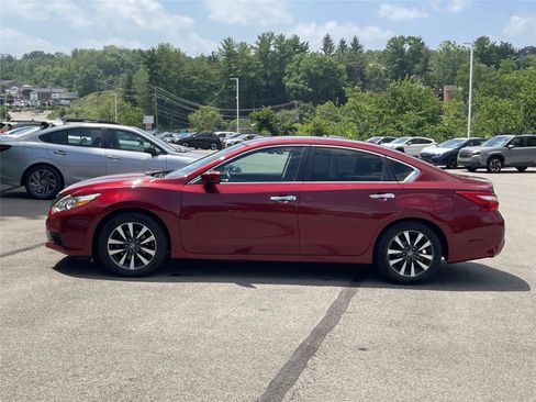 Used 2017 Nissan Altima 2.5 SV FWD image 2
