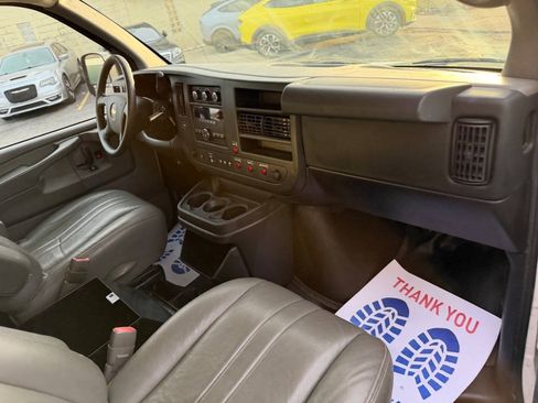 Used 2014 Chevrolet Express 2500 RWD image 21