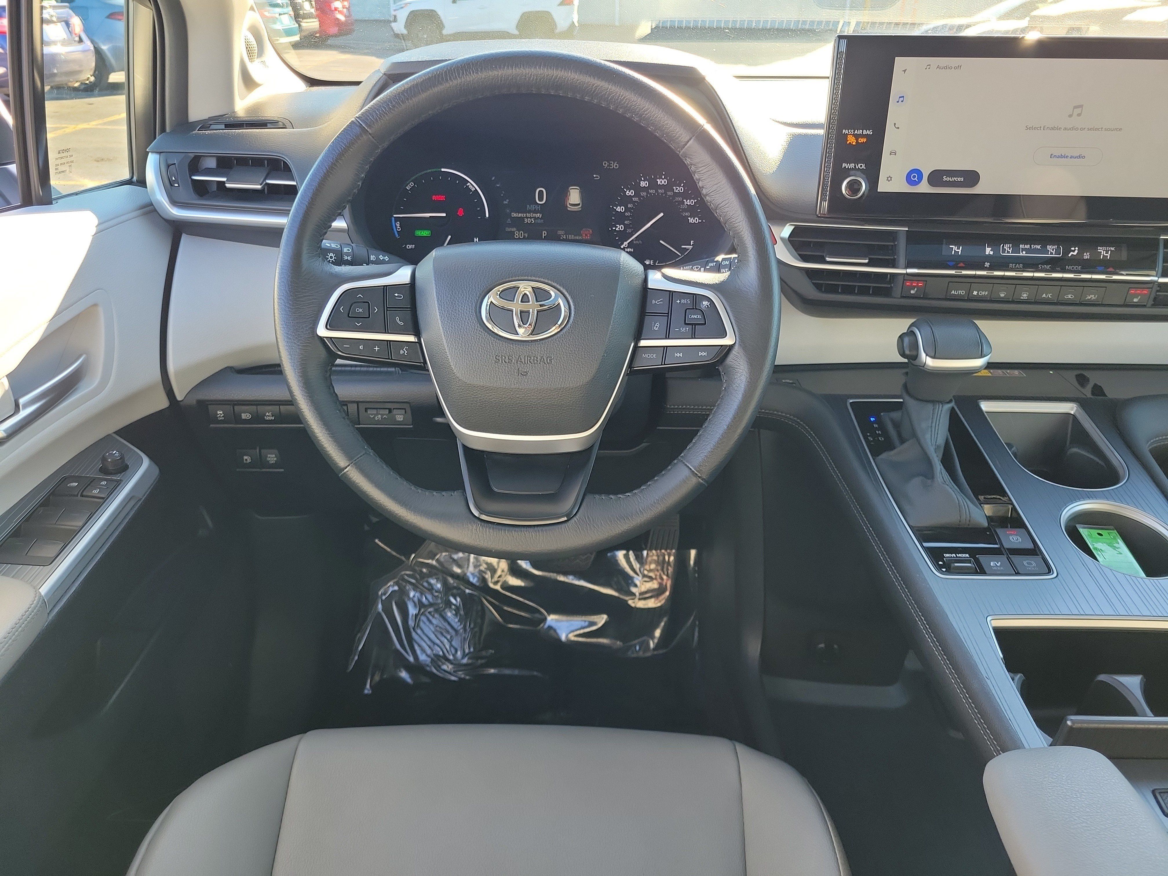 Used 2025 Toyota Sienna XLE w/ XLE Plus Package FWD image 10