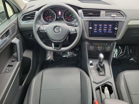 Used 2020 Volkswagen Tiguan SE image 18