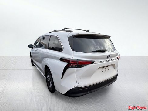 Used 2021 Toyota Sienna LE FWD image 3