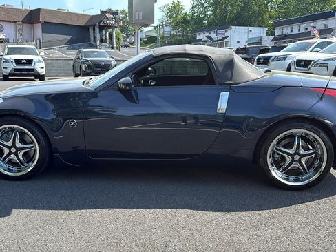 Used 2007 Nissan 350Z Touring RWD image 4