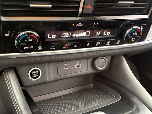 Used 2021 Nissan Rogue SL w/ Premium Package image 23