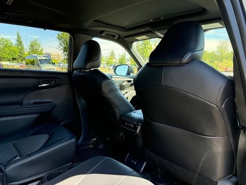 Used 2022 Toyota Highlander XSE AWD/4WD image 19
