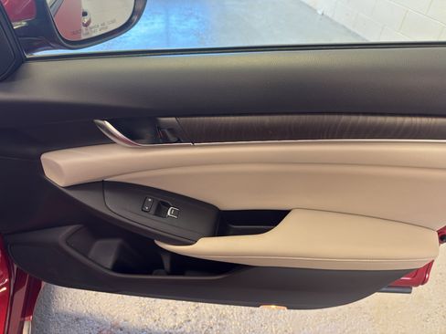 Used 2018 Honda Accord Touring image 21