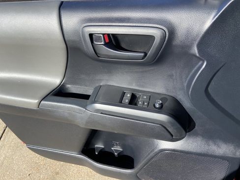 Used 2019 Toyota Tacoma SR image 44