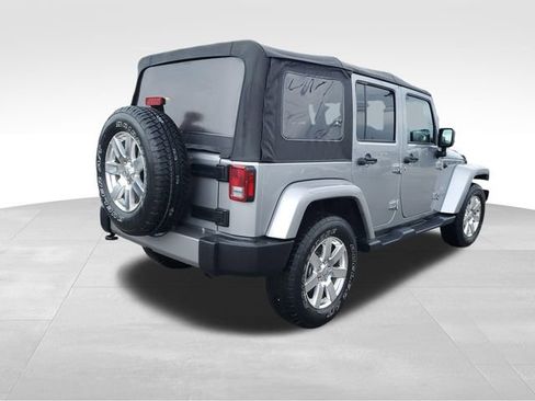 Used 2018 Jeep Wrangler Unlimited Sahara AWD/4WD image 4
