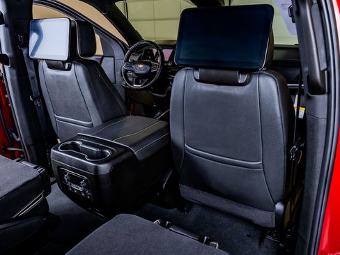 Used 2026 Chevrolet Suburban Premier AWD/4WD image 31