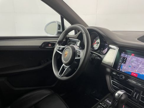 Used 2021 Porsche Macan S image 12