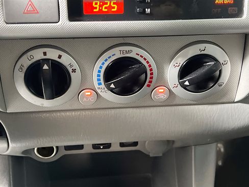 Used 2010 Toyota Tacoma 4x4 Double Cab image 23