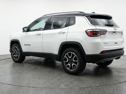 Used 2025 Jeep Compass Trailhawk image 6