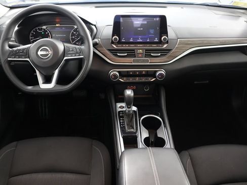 Used 2023 Nissan Altima 2.5 SV FWD image 2