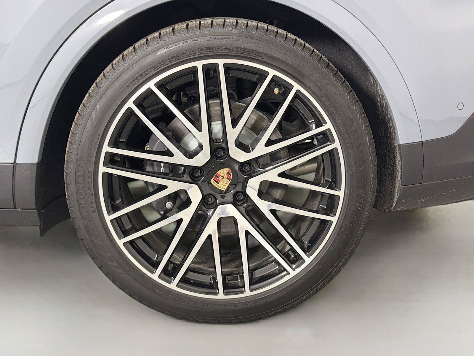 Certified 2025 Porsche Cayenne AWD/4WD image 12