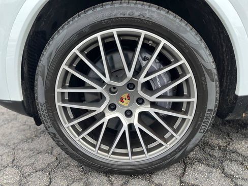 Used 2022 Porsche Cayenne Platinum Edition AWD/4WD image 13