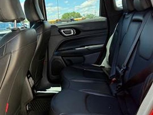 Used 2025 Jeep Compass Trailhawk AWD/4WD image 11