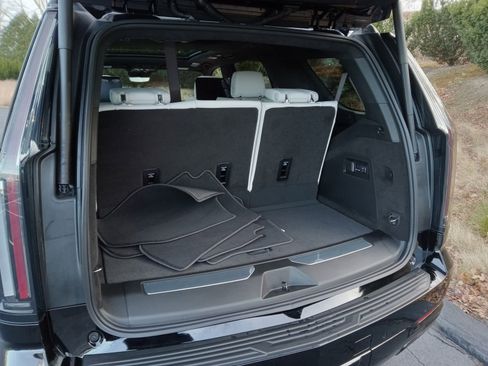 Used 2026 Cadillac Escalade Platinum Sport w/ LPO, ONYX Package image 28