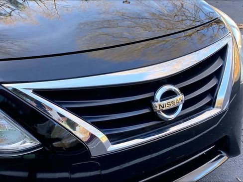 Used 2019 Nissan Versa SV image 28