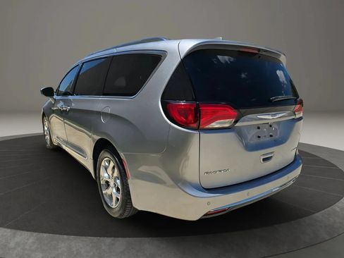 Used 2018 Chrysler Pacifica Limited FWD image 6