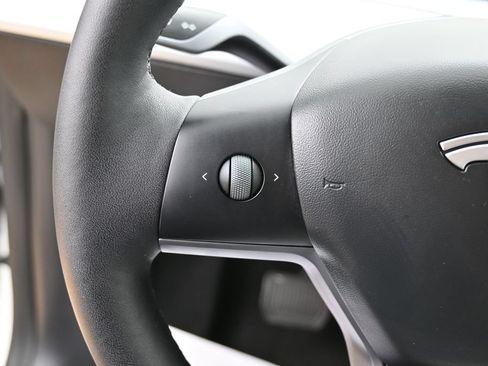 Used 2022 Tesla Model Y Long Range AWD/4WD image 18