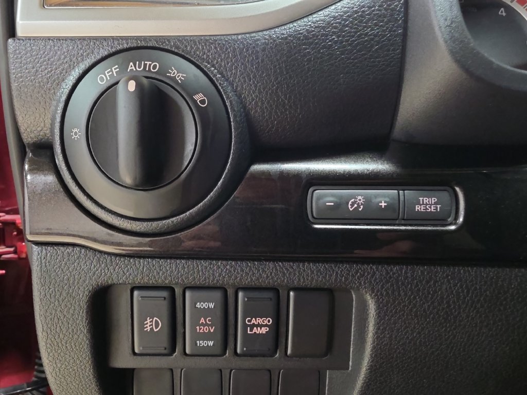 Used 2017 Nissan Titan SV AWD/4WD image 25