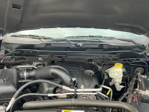 Used 2017 RAM 1500 Express AWD/4WD image 9