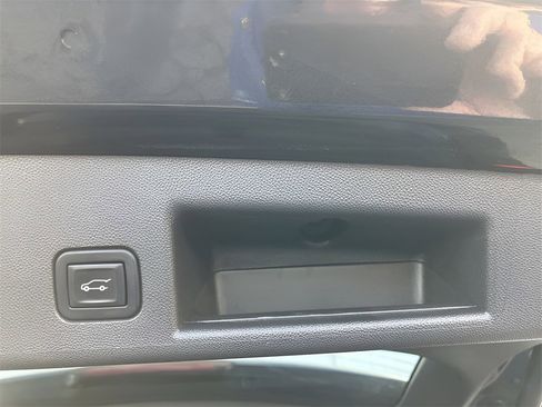 Used 2022 Chevrolet Equinox Premier w/ LPO, Floor Liner Package image 35