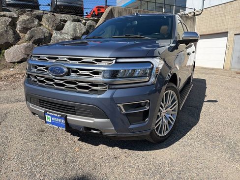 Used 2023 Ford Expedition Platinum AWD/4WD image 2
