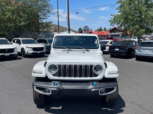 Used 2024 Jeep Wrangler Unlimited Sahara AWD/4WD image 8