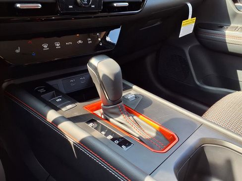 New 2026 Nissan Kicks SR w/ Cold Weather Package image 17