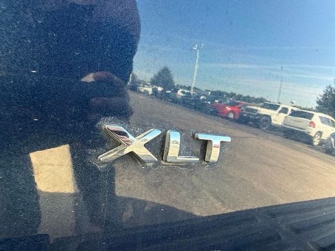 Used 2017 Ford Expedition XLT w/ Equipment Group 201A AWD/4WD image 5