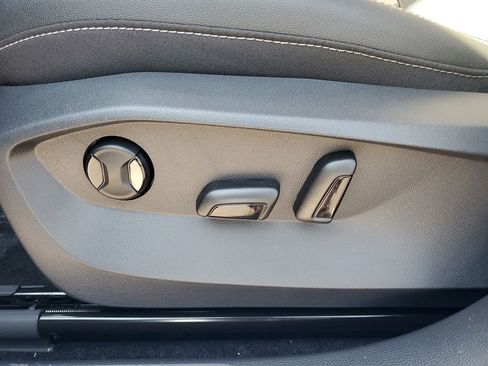 New 2026 Volkswagen Taos SE image 19