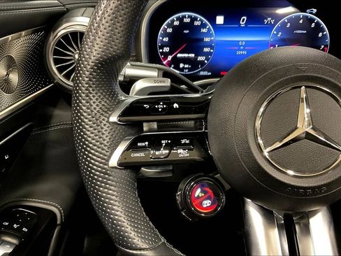 Used 2022 Mercedes-Benz SL 55 AMG 4MATIC w/ Driver Assistance Package image 10