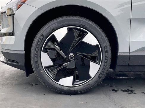 New 2026 Volvo EX30 Plus w/ Protection Package Premier image 14