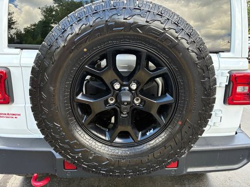 Used 2019 Jeep Wrangler Unlimited Sahara w/ Quick Order Package 24M Moab AWD/4WD image 11
