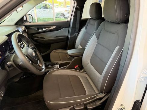 Used 2024 Chevrolet TrailBlazer LT w/ Driver Confidence Package FWD image 10