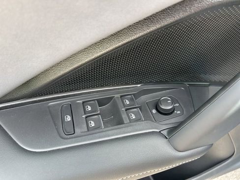 New 2026 Volkswagen Tiguan SE FWD image 19