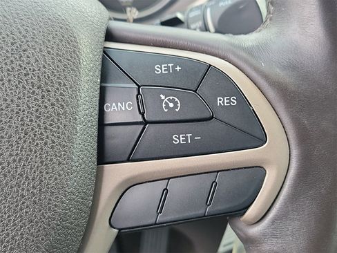 Used 2015 Jeep Cherokee Trailhawk w/ Trailer Tow Group image 23