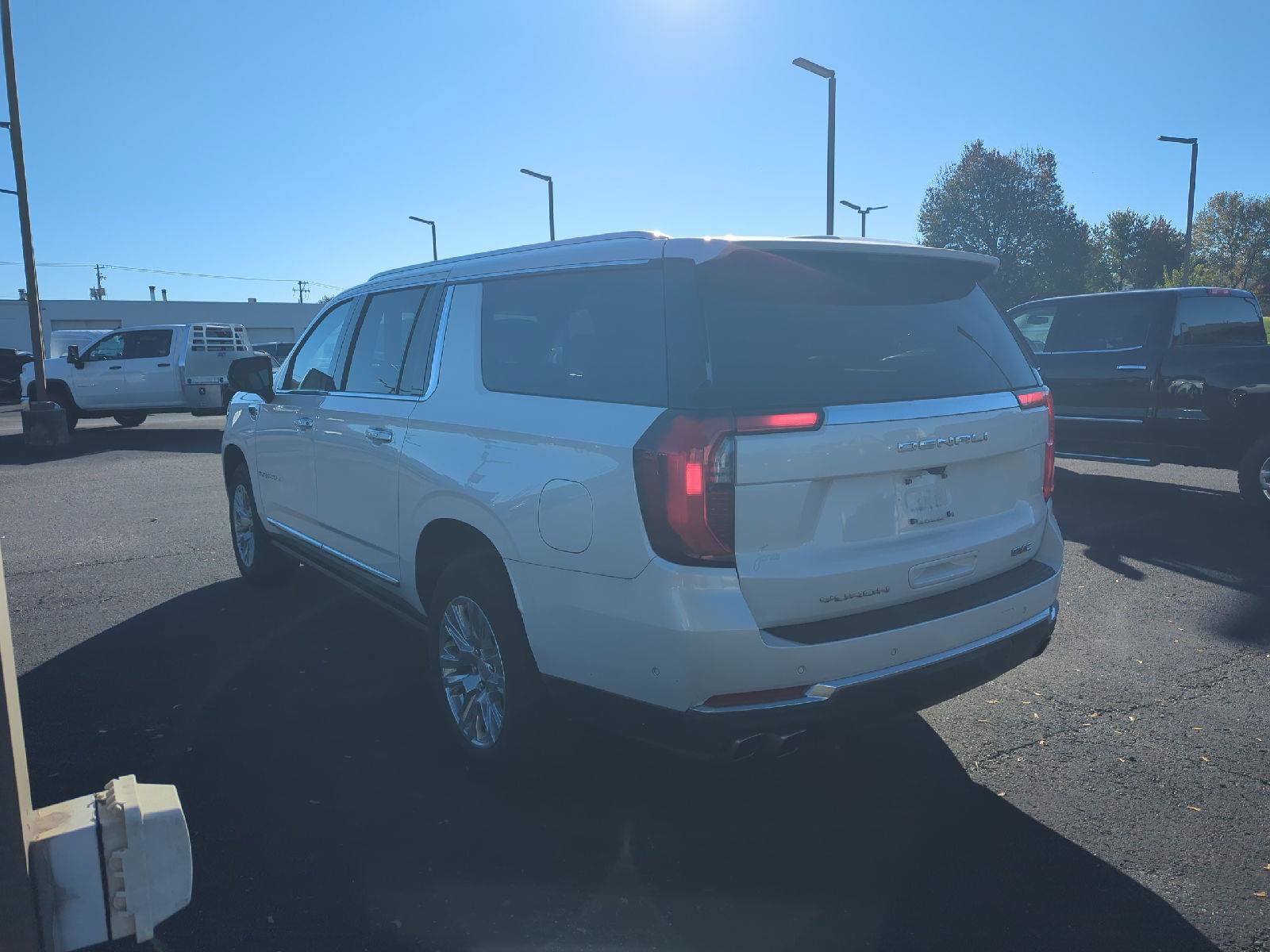 Used 2025 GMC Yukon XL Denali w/ Sun & Power Step Package AWD/4WD image 5