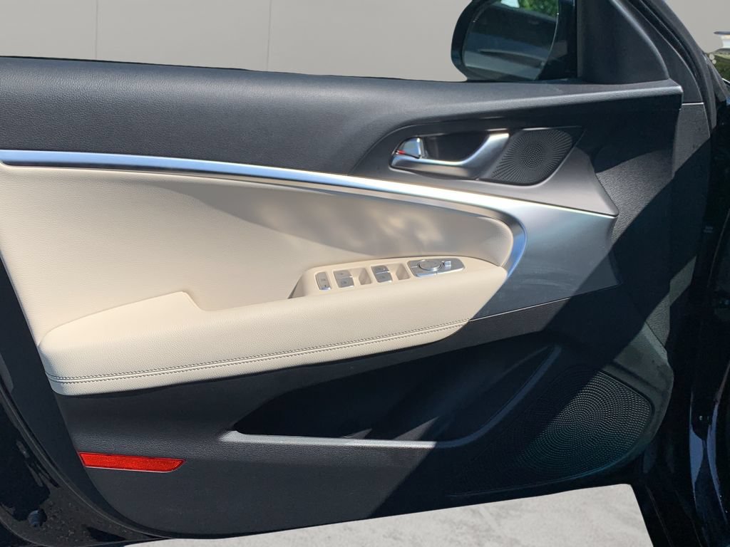 Certified 2026 Genesis G70 2.5T RWD image 11