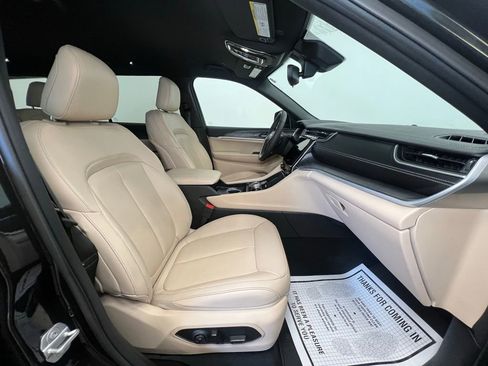 Used 2024 Jeep Grand Cherokee L Limited image 11