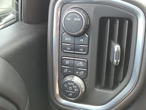 Used 2020 Chevrolet Silverado 1500 LTZ w/ LTZ Premium Package AWD/4WD image 15
