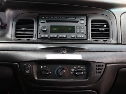 Used 2011 Ford Crown Victoria Police Interceptor w/ Comfort & Convenience Group RWD image 31