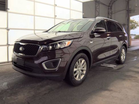 Used 2017 Kia Sorento FWD image 1